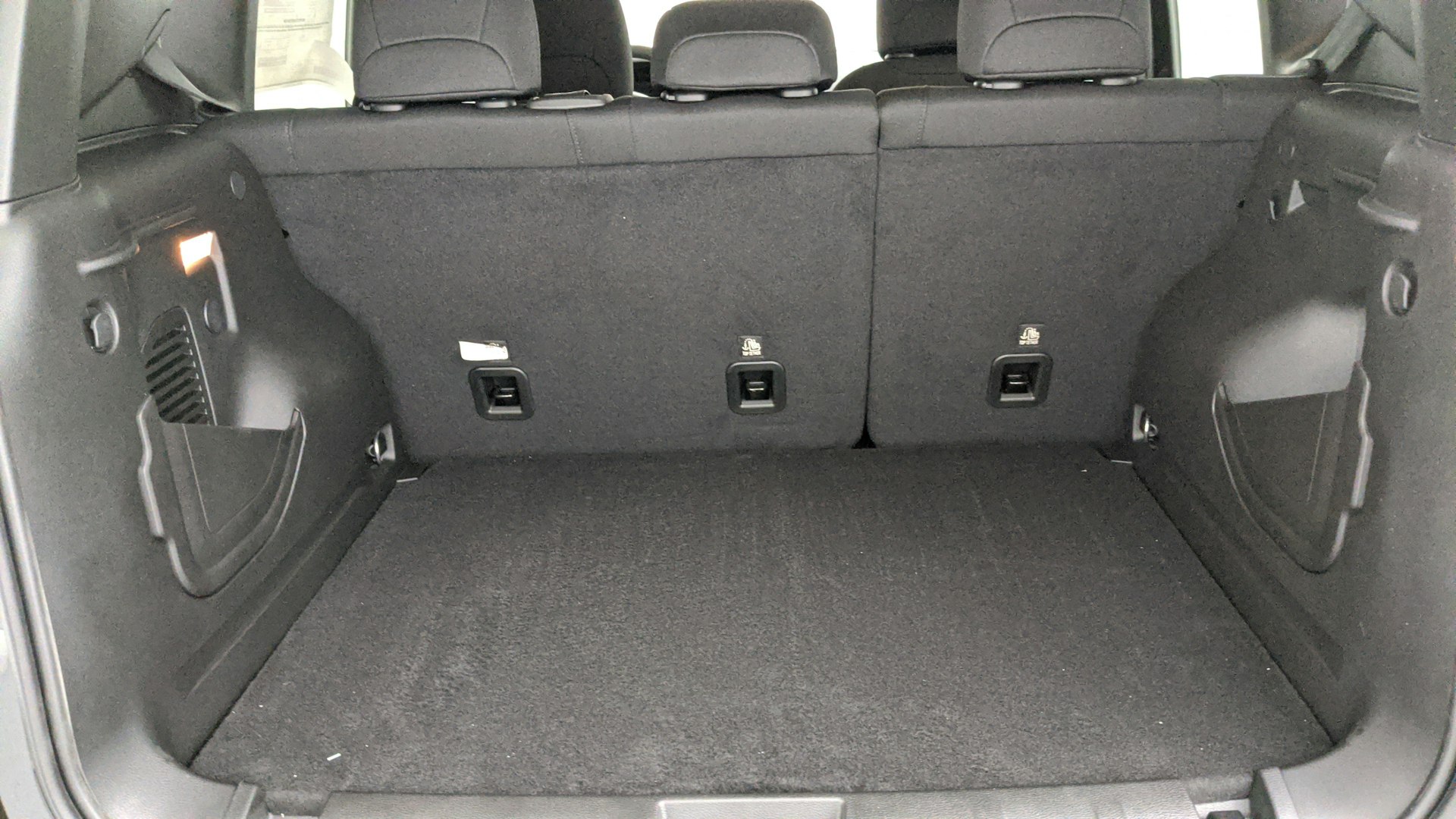 jeep renegade trunk space